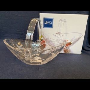 Mikasa Garden Terrace Crystal Handled Basket